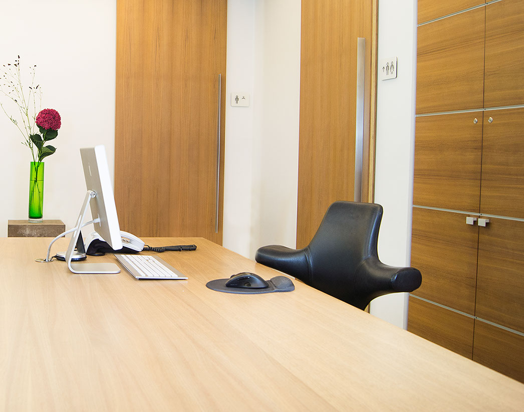 Stephan Hala: Empfang in der Praxis in Lindenthal.