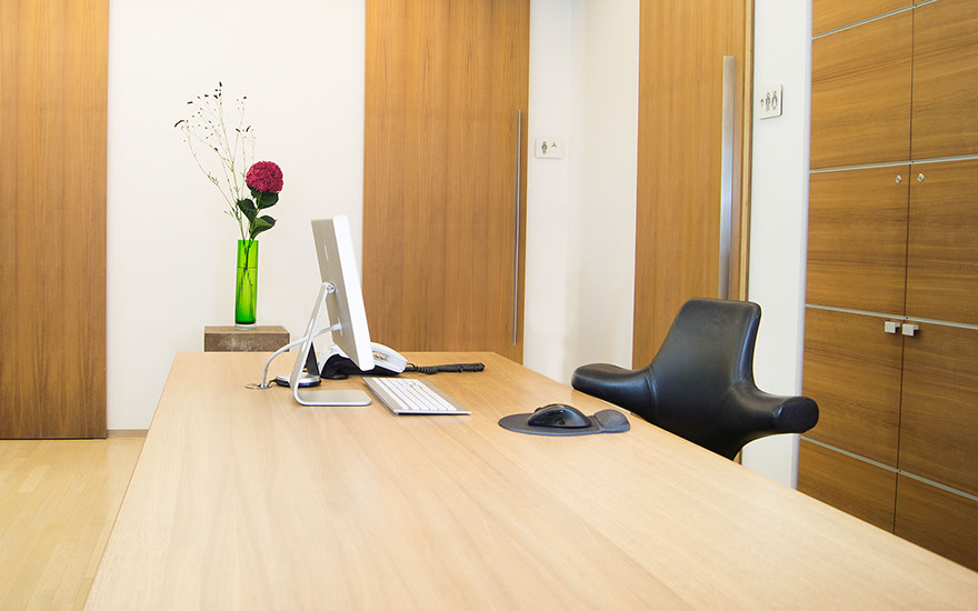 Stephan Hala: Empfang in der Praxis in Lindenthal.